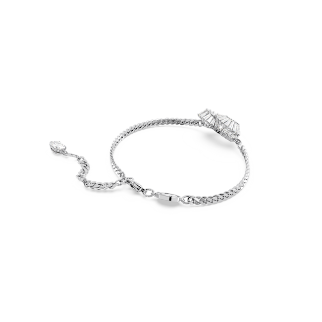 Close-up of the Swarovski Matrix heart bracelet in rhodium plating. Elegant chain design and mixed cut crystal detailing.